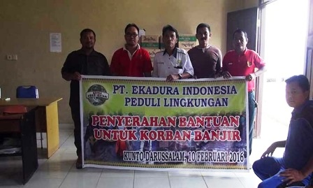 Peduli Banjir, PT Edi Salurkan Bantuan Sembako di Kota Lama 